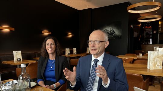 Helmut Martin (rechts) ist nicht bloß Minister der Justiz und für Verbraucherschutz, sondern sitzt auch im Bad Kreuznacher Stadt