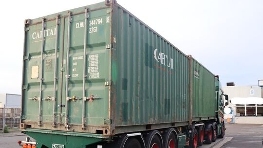 8-achsiger Transport von Fischöl mit fast 56t Gesamtgewicht 8-achsiger Transport von Fischöl mit fast 56t Gesamtgewicht