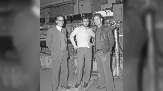 Herbert Drumm (Mitte) wurde nun – rund 40 Jahre nach seiner Arbeit als Physiker bei CERN – ausgezeichnet.