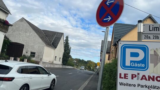 Auf der Limburger Straße vor der Pizzeria „Le Piano” in Görgeshausen wurde im Juni ein absolutes Halteverbot angeordnet.