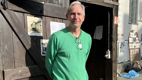 Bolko Peltner erholt sich langsam von dem Schock, den das Unwetter nicht nur auf seinem Hof hinterlassen hatte.