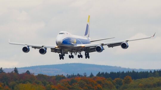 Der Flughafen Hahn ist ein beliebter Ort zum Beobachten und Fotografieren von Flugzeugen, Planespotter kommen dazu regelmäßig vo Der Flughafen Hahn ist ein beliebter Ort zum Beobachten und Fotografieren von Flugzeugen, Planespotter kommen dazu regelmäßig vo