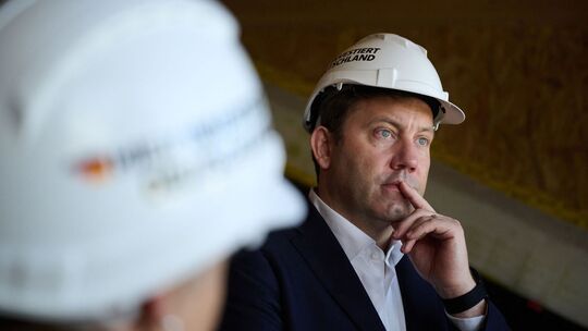 Finanzminister Klingbeil besucht Zukunftsprojekte in Deutschland