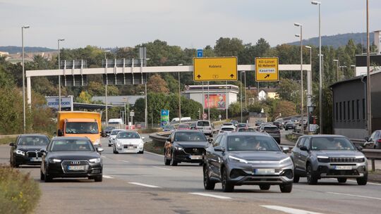Voraussichtlich nach der Buga 2029 soll die Fahrbahn der stark befahrenen B9 in diesem Bereich erneuert werden.
