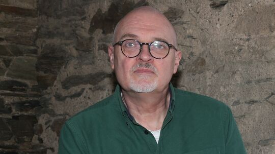 Andreas J. Schulte war seit dem Erscheinen seines ersten Romans im Jahr 2013 immer wieder zu Gast auf der Lesebühne der Andernac
