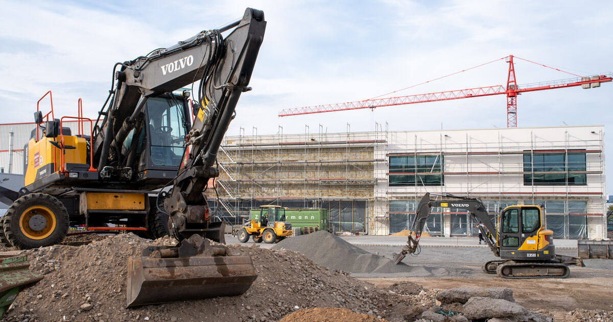 Construction site in the industrial park: Building almost finished ...