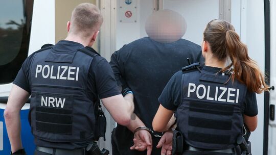 Groß angelegte Razzia gegen Geldwäscher und «Hells Angels»