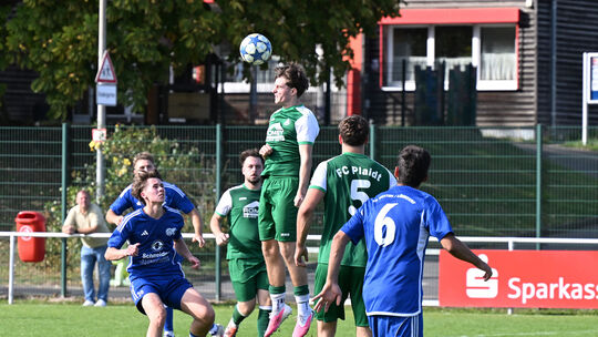 Hoch hinaus soll es für den FC Plaidt (grüne Trikots) in dieser Saison gehen.