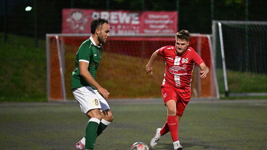 Zuletzt gab es für Ömer Hikmet Aydin (grünes Trikot) und seine SG 06 Betzdorf wenig Grund zum Jubeln. Auf die 0:7-Klatsche im De