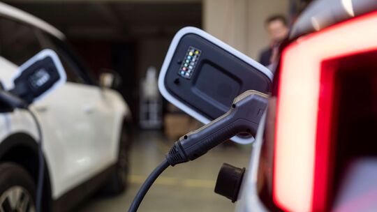E-Autos als mobile Energiespeicher für Haus und Stromnetz