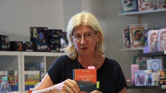 Ein spannender Mordfall stand im Mittelpunkt der Lesung mit Alexandra Löhr, die unter dem Pseudonym "Sara Novak" ihren ersten Kr