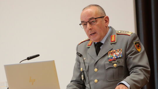 Generalinspekteur Carsten Breuer hielt die Festrede anlässlich des 70-jährigen Bestehens des Zentrums Innere Führung in Koblenz.