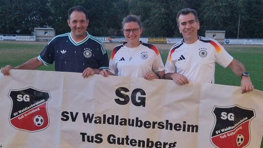 Freuen sich auf das besondere Kerbespiel: Abteilungsleiter Björn Strack (von links), Pionierin Jessica Zuck und Vorstandsmitglie