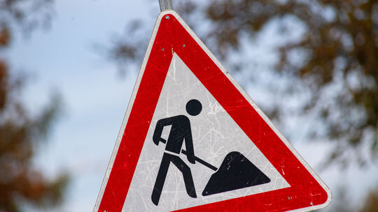 Geduld ist auf der B50 gefragt: Zwischen Büchenbeuren und Lautzenhausen haben Bauarbeiten begonnen. Die Sperrung der Straße daue Geduld ist auf der B50 gefragt: Zwischen Büchenbeuren und Lautzenhausen haben Bauarbeiten begonnen. Die Sperrung der Straße daue