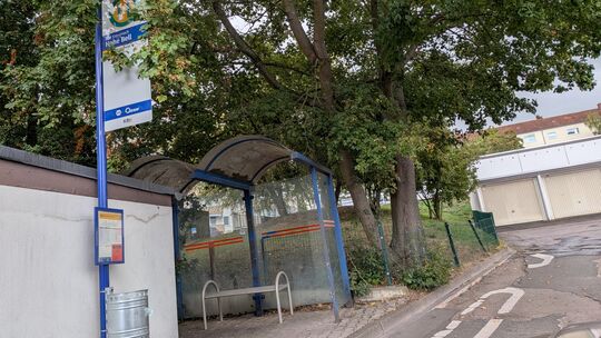 Die bisherige Haltestelle „Hohe Bell“ wird nicht mehr angefahren. Das stößt vor allem bei älteren Anwohnern dort auf Kritik. Die bisherige Haltestelle „Hohe Bell“ wird nicht mehr angefahren. Das stößt vor allem bei älteren Anwohnern dort auf Kritik.