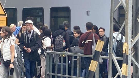 In Treis-Karden ist am Donnerstagmorgen Endstation für den RE1 aus Koblenz. Alle Fahrgäste müssen aussteigen, auch unser Leser F