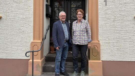 Pfarrer Lutz Schultz und Birgit Bai, Vorsitzende des Verwaltungsrats der Pfarrei Simmern-Rheinböllen St. Lydia, wünschen sich ei Pfarrer Lutz Schultz und Birgit Bai, Vorsitzende des Verwaltungsrats der Pfarrei Simmern-Rheinböllen St. Lydia, wünschen sich ei