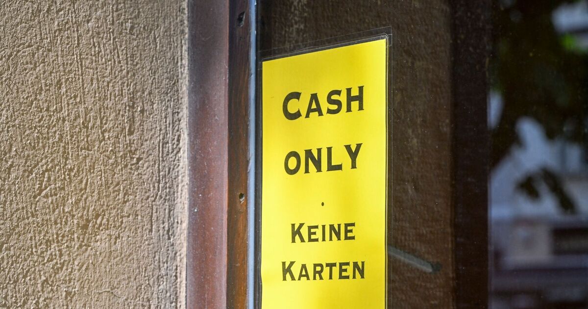 «Cash only» verlangt: Mehr als jeder Zweite scheitert beim bargeldlosen Bezahlen - Wirtschaft - Rhein-Zeitung