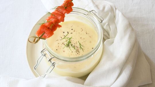 Selleriesuppe mit Wildlachs und Dill