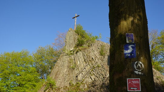 Der Druidenstein nahe Kirchen an der Sieg ist zwar nicht das bundesweite Naturwunder 2026 geworden, landete aber immerhin auf de
