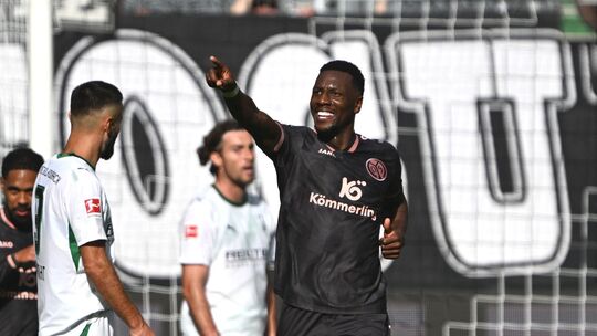 Sheraldo Becker Sheraldo Becker