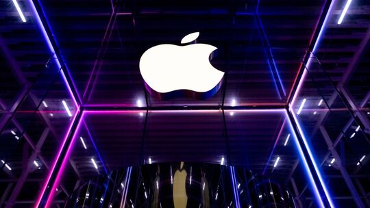 Apple Apple
