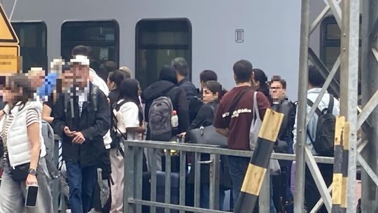 In Treis-Karden ist am Donnerstagmorgen Endstation für den RE1 aus Koblenz. Alle Fahrgäste müssen aussteigen, auch unser Leser F