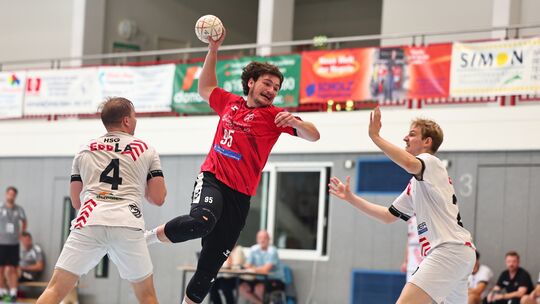 Finn Langenau (am Ball) lieferte sich in puncto Torausbeute mit EppLas Frederic Bocklet ein Kopf-an-Kopf-Rennen. Am Ende hatte B
