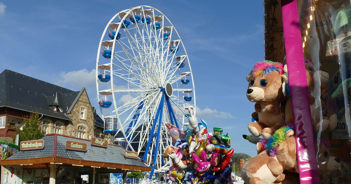 Freizeitspaß in Bad Neuenahr: Riesenrad und bunte Fahrgeschäfte locken zu ...