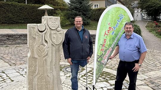 Daniel Schmidt (Tourismusmanager der VG Aar-Einrich) und Lars Denninghoff (Bürgermeister VG Aar-Einrich) bei der Eröffnung von „