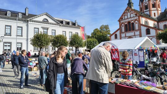 Bei dem großen Angebot an Lesestoff hatten die Besucher des Sinziger Bücherherbstes die Qual der Wahl. Und das Beste: Die Preise