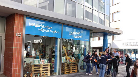 Der Chancen-Laden in der Mannheimer Straße ist das Aushängeschild der Chancen-Zentrum gGmbH.