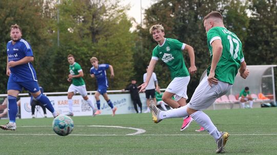 Jan Falk (rechts) markiert hier das 3:0 für seinen FC Plaidt II beim 10:2-Kantersieg gegen das punktlose Schlusslicht SSV Buchho Jan Falk (rechts) markiert hier das 3:0 für seinen FC Plaidt II beim 10:2-Kantersieg gegen das punktlose Schlusslicht SSV Buchho