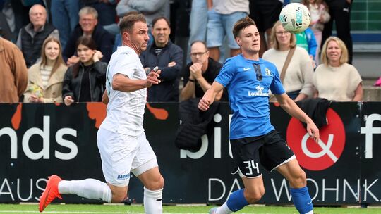 Pascal „Kalle“ Steinmetz (links) war der Matchwinner für Mülheim-Kärlich im Spitzenspiel gegen Eintracht Trier II um Illia Kushn