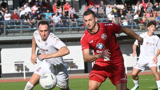 Almir Porca (in Rot) traf gegen den FK Pirmasesens erstmals in dieser Saison für den ABC, am Ende hieß es 1:1 vor 368 Zuschauern