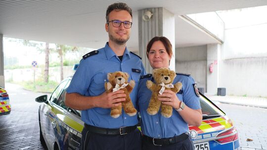 Die Seelentröster-Teddys sind nicht nur klein und süß, sie sollen Kindern in Krisensituationen helfen. Künftig fahren die Plüsch Die Seelentröster-Teddys sind nicht nur klein und süß, sie sollen Kindern in Krisensituationen helfen. Künftig fahren die Plüsch