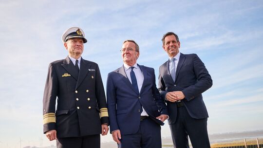 Verteidigungsminister Pistorius in Emden