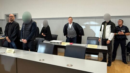 Beginn Prozess gegen mutmaßliche «Wegwerfagenten» Beginn Prozess gegen mutmaßliche «Wegwerfagenten»