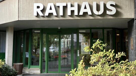 Das Rathaus in Altenkirchen ist Sitz der VG-Verwaltung und von Amtsinhaber Fred Jüngerich. Am 11. April 2027 erfolgt die Wahl zu