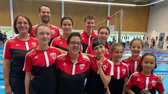 Mit diesem Team trat der TV Oberstein beim Schinderhannes-Schwimmfest in Simmern an: (hinten, von links) Martin Raber, Maximilia Mit diesem Team trat der TV Oberstein beim Schinderhannes-Schwimmfest in Simmern an: (hinten, von links) Martin Raber, Maximilia