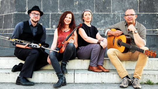 Die Celtic-Folk-Band CARA ist mit zwei Irish-Folk-Awards ausgezeichnet. Sie gastiert ebenfalls beim Finale von Folk & Fools in