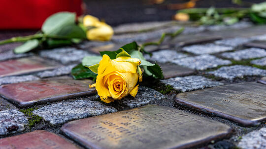 Seit 1992 werden deutschlandweit Stolpersteine in Gedenken an in der NS-Zeit zu Tode gekommene Mitbürger verlegt. Auch Simmern s