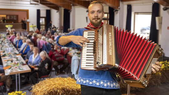 Ziehharmonika, Quetschkommode, Schifferklavier: Das Instrument hat viele Namen und ist zugleich auch mit der Mundharmonika verwa