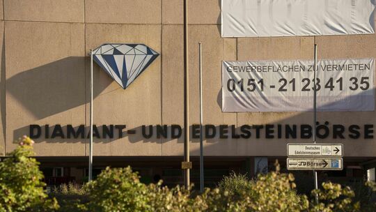 Wie geht es mit der Diamant- und Edelsteinbörse in Idar-Oberstein weiter? Das Thema Brandschutz hat nun Folgen.