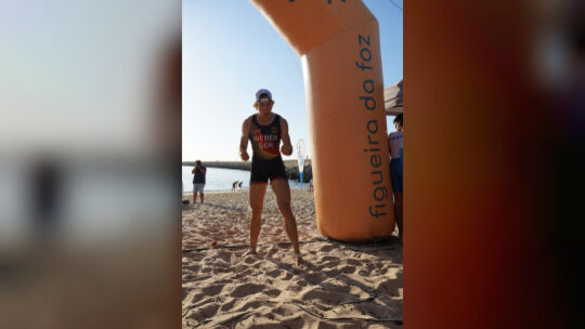 Beachboy: Jasper Weber vom RKV Bad Kreuznach freut sich über einen Rennerfolg in Portugal. Zum Coastal Rowing gehört auch ein Sp