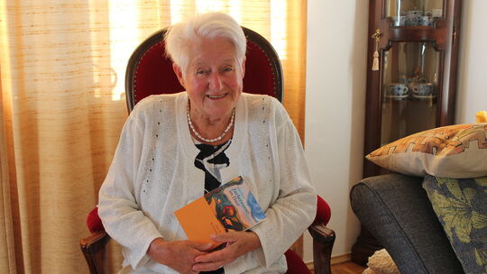 Brigitta Landgrebe aus Bad Ems hat das Buch "Zuckerwasser im Haar" unter ihrem Mädchennamen Brigitta Backes veröffentlicht. Dari