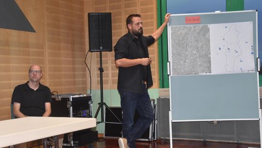 Die Planer Norman Kratz (rechts) und Roland Schneider vom Büro Stadt-Land-plus, das die Stadt Rennerod bei der Erarbeitung des K