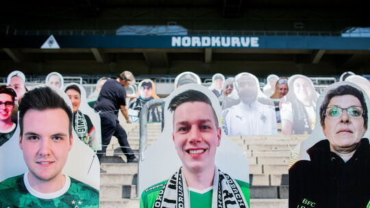 Am 9. April 2020 wurden im Mönchengladbacher Borussia-Park fotografische Fan-Doppelgänger aufgestellt: Wer die Corona-Zeit erle Am 9. April 2020 wurden im Mönchengladbacher Borussia-Park fotografische Fan-Doppelgänger aufgestellt: Wer die Corona-Zeit erle