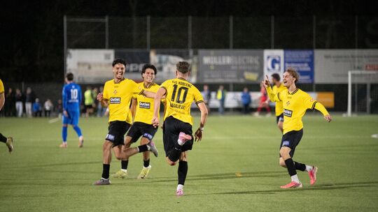 Jubel bei der TuS Koblenz: Die Schängel zogen durch ein 3:0 beim FC Emmelshausen-Karbach ins Achtelfinale ein.