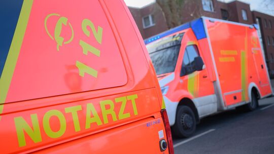 Notarzt und Rettungswagen